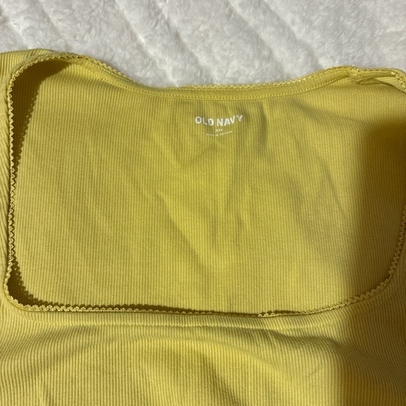Old Navy Women's Yellow Short Sleeve Top - Picture 2 of 2